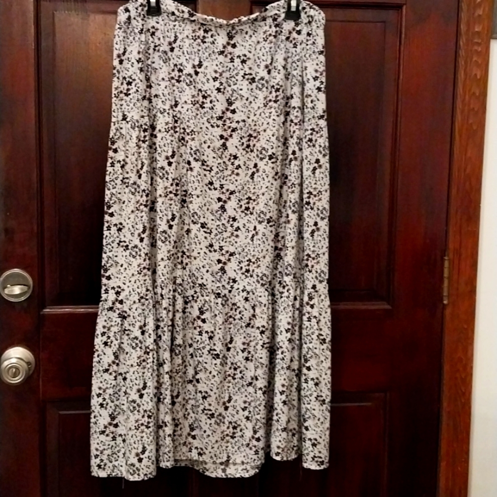 3 TIERED BLACK, WHITE, BROWN SMALL PRINT MAXI SKIRT, L/XL, 100% VISCOSE